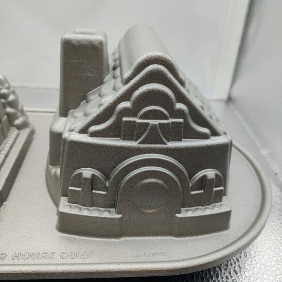 Nordic Ware Gingerbread House Duet Pan Cast Aluminum 5-Cup Holiday Bake - Picture 4 of 13